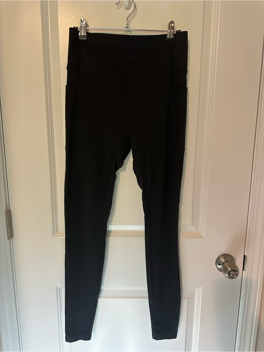 HALARA Black High-Rise Full-Length Leggings with Side Pockets